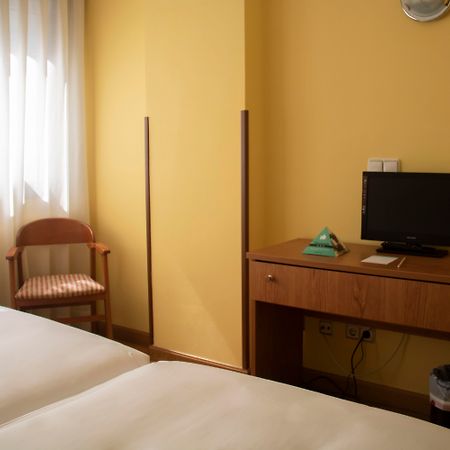 โฮเต็ล เฟนิกซ์ Hotel โอเบียโด ภายนอก รูปภาพ