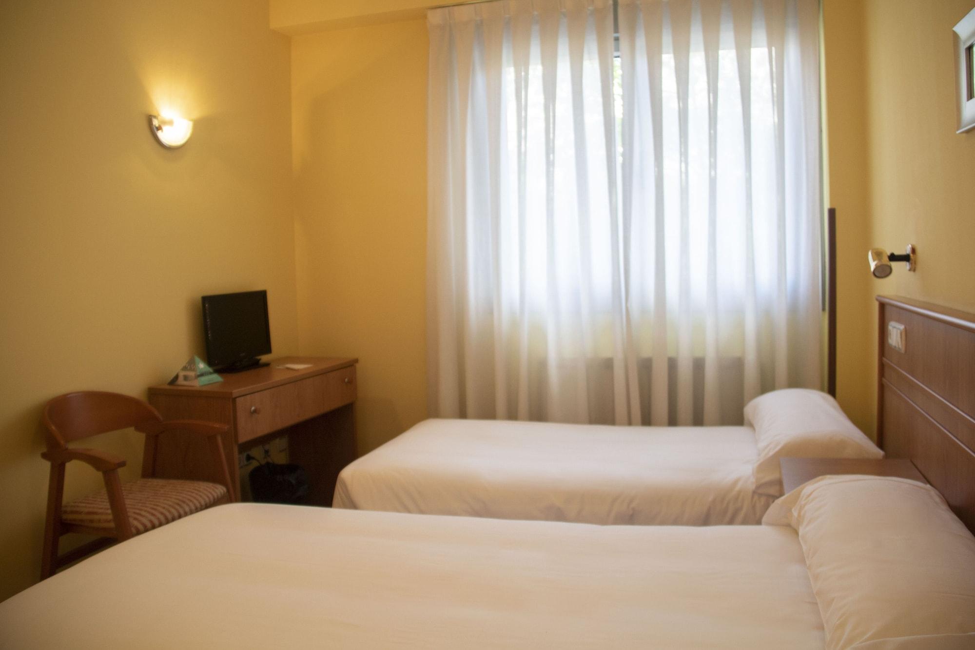 โฮเต็ล เฟนิกซ์ Hotel โอเบียโด ภายนอก รูปภาพ